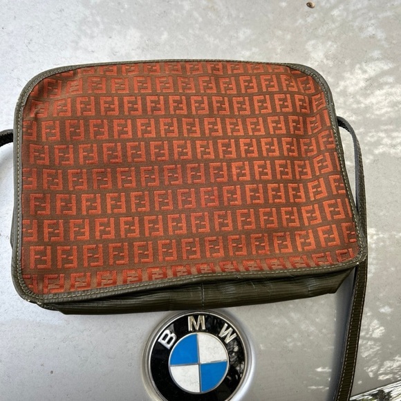 Fendi crossbody RARE - Picture 6 of 8